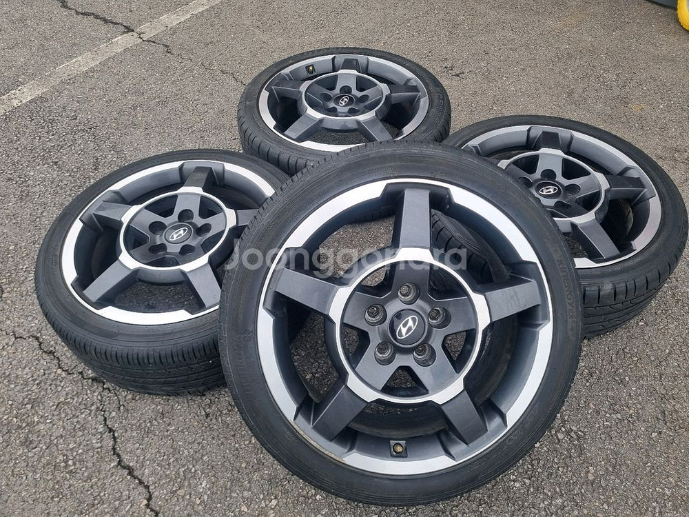 아반떼 18인치 2254018 중고 휠타이어 팝니다--0