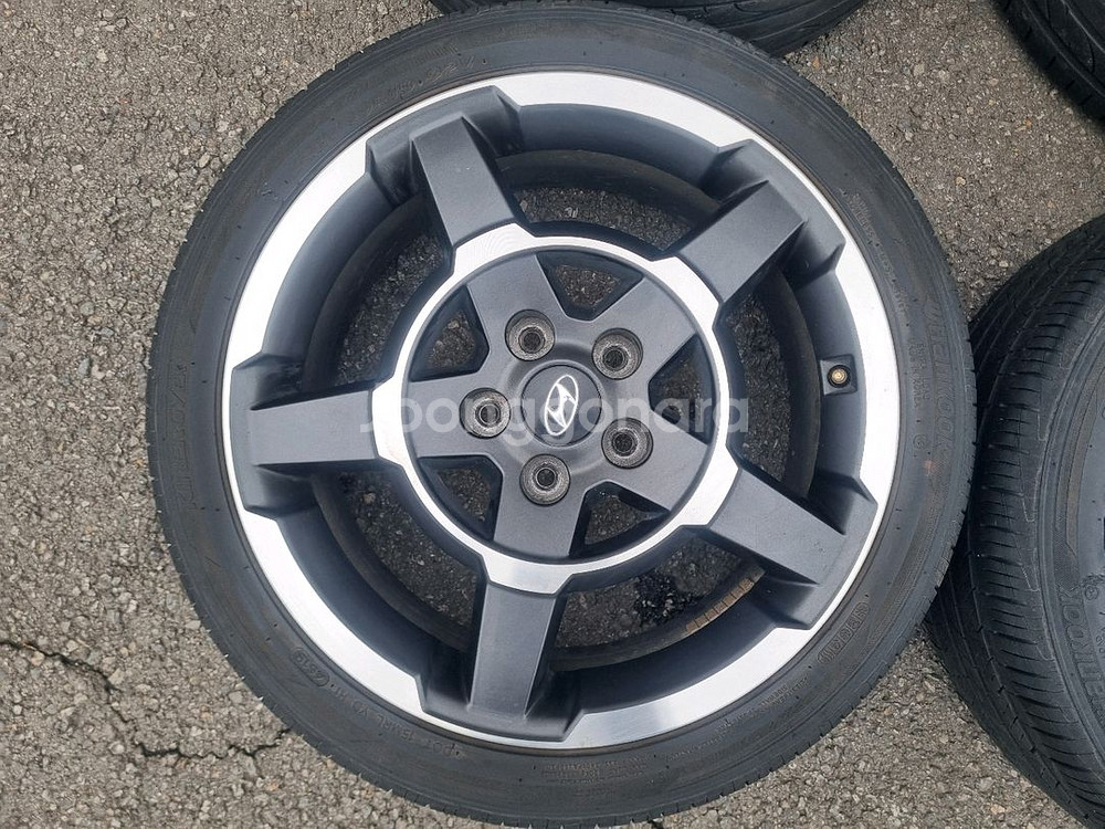 아반떼 18인치 2254018 중고 휠타이어 팝니다--2