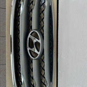 싼타페 더스타일 12년식 라디에이터 그릴 (가격 낮춤)