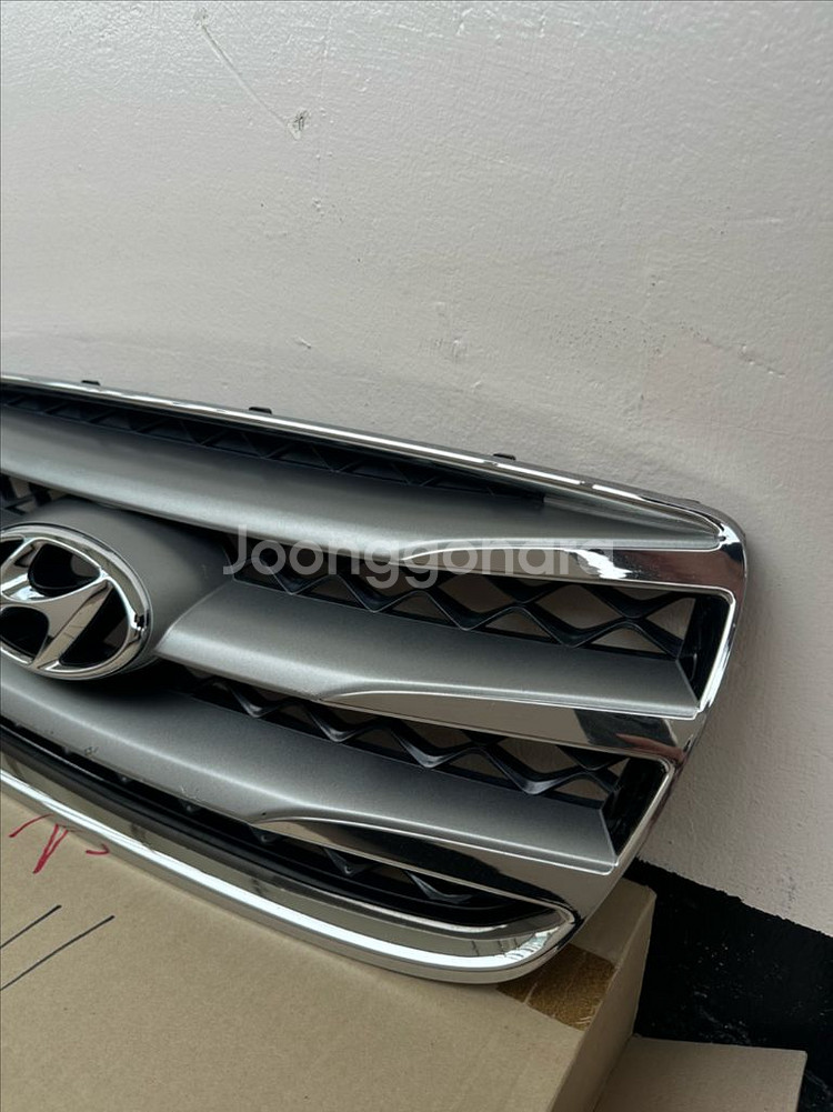 싼타페 더스타일 12년식 라디에이터 그릴 (가격 낮춤)--1