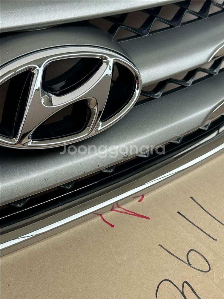 싼타페 더스타일 12년식 라디에이터 그릴 (가격 낮춤)--3