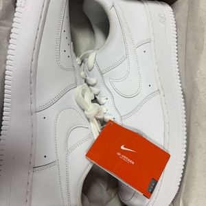 나이키 에어포스 로우 화이트 285