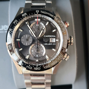 태그호이어 호이어01 크로노그래프 43미리. 국내 풀박