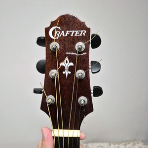 크래프터 HTE 250 EQ 기타