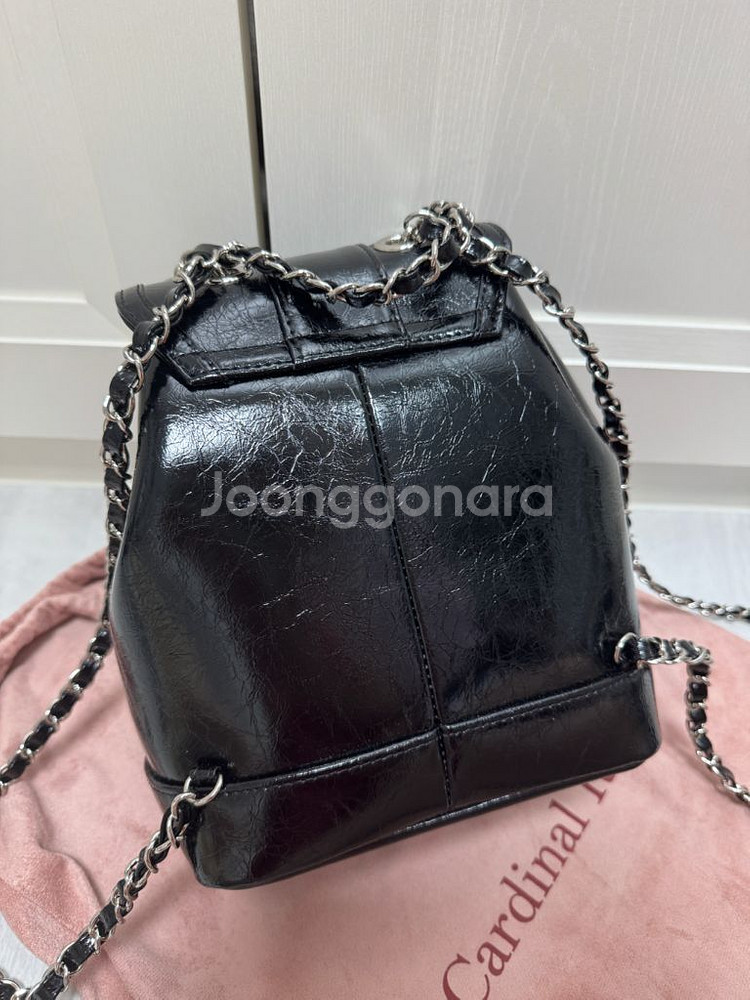 새상품급) 카디널레드 하우아백 블랙 은장 체인백팩--2