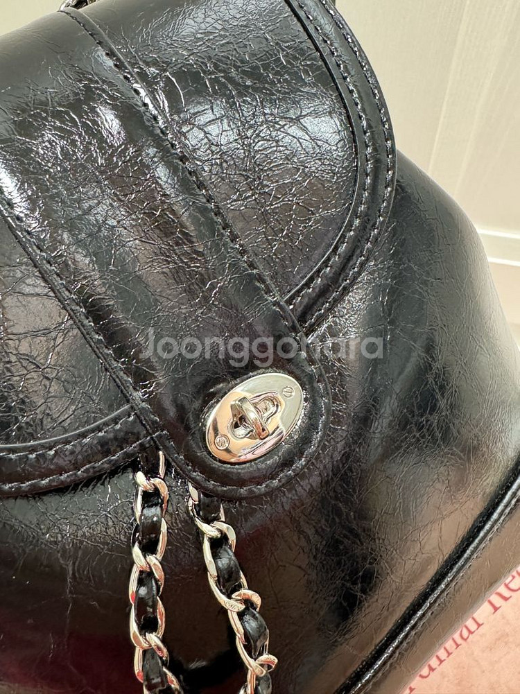 새상품급) 카디널레드 하우아백 블랙 은장 체인백팩--5