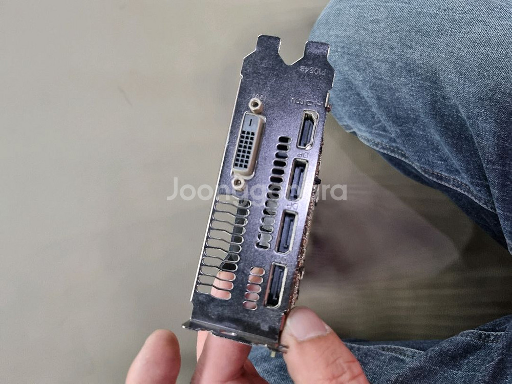 고장난 그래픽카드 RX570 8G팜(택포)--2