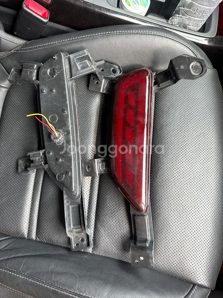 올뉴 쏘렌토 후방 리플렉터(테일램프) 입니다.--1