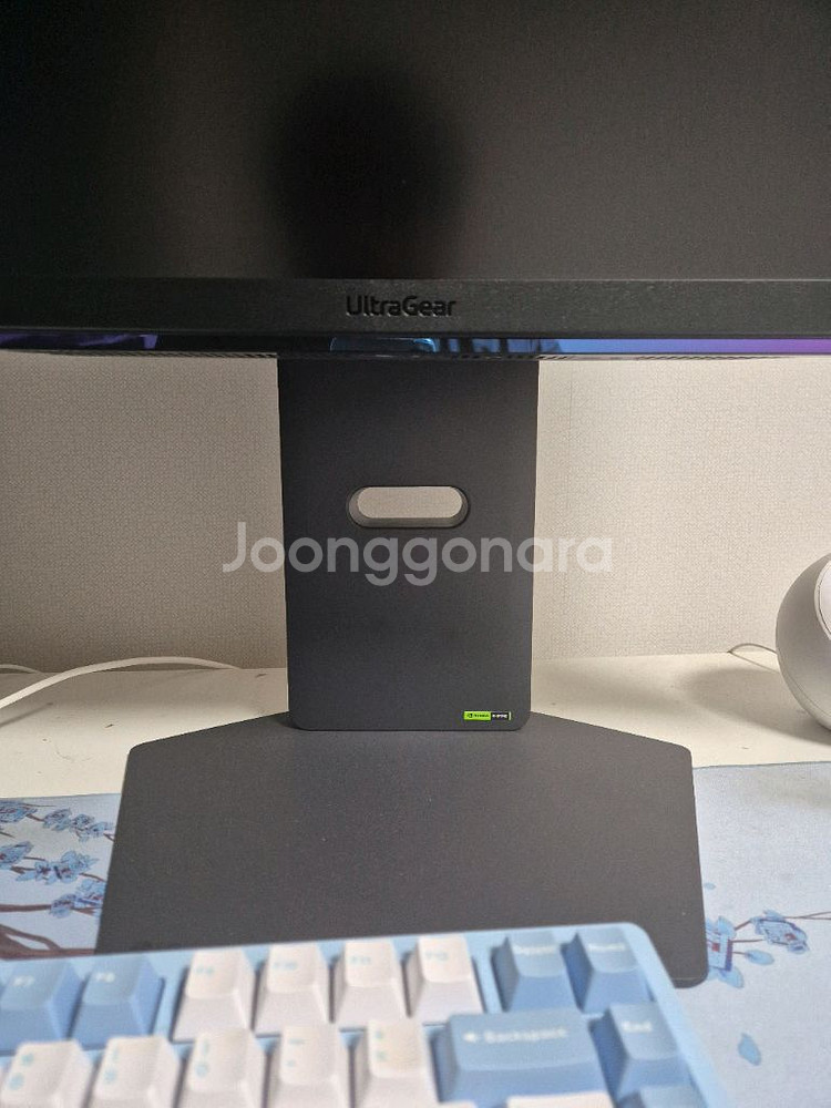 LG 27gs94u 4k1 44hz모니터 팝니다.--1