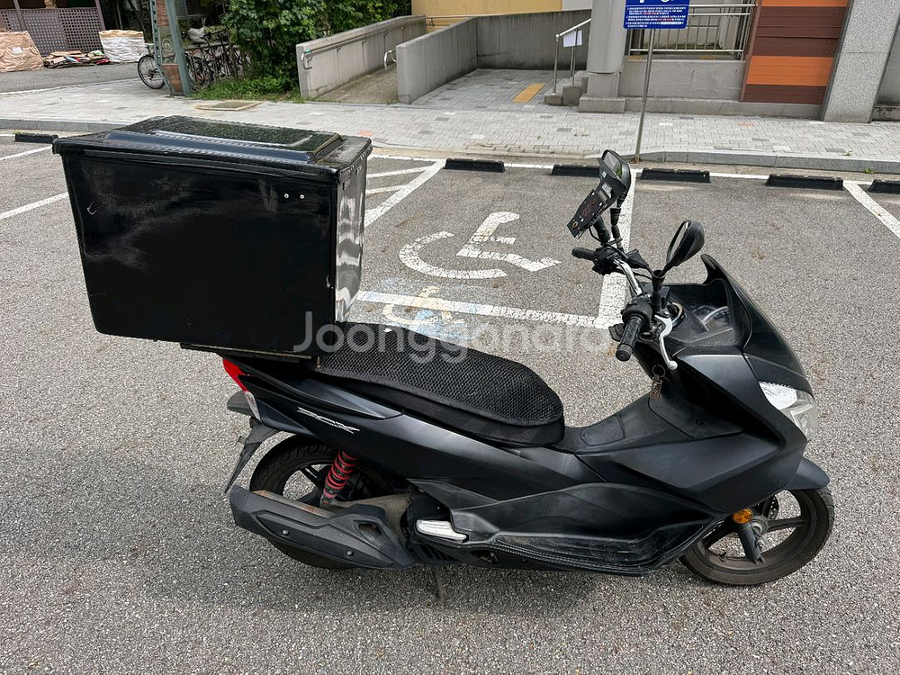 혼다 pcx125 16년 짧은키로수 배달풀셋팅 팝니다--1