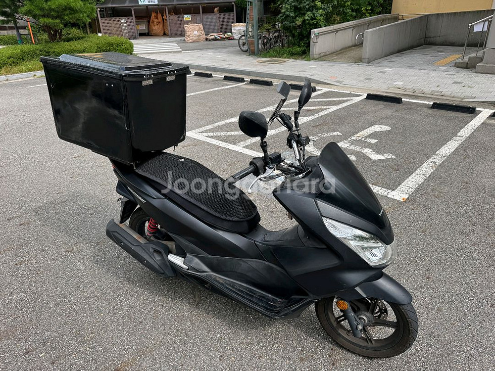 혼다 pcx125 16년 짧은키로수 배달풀셋팅 팝니다--0