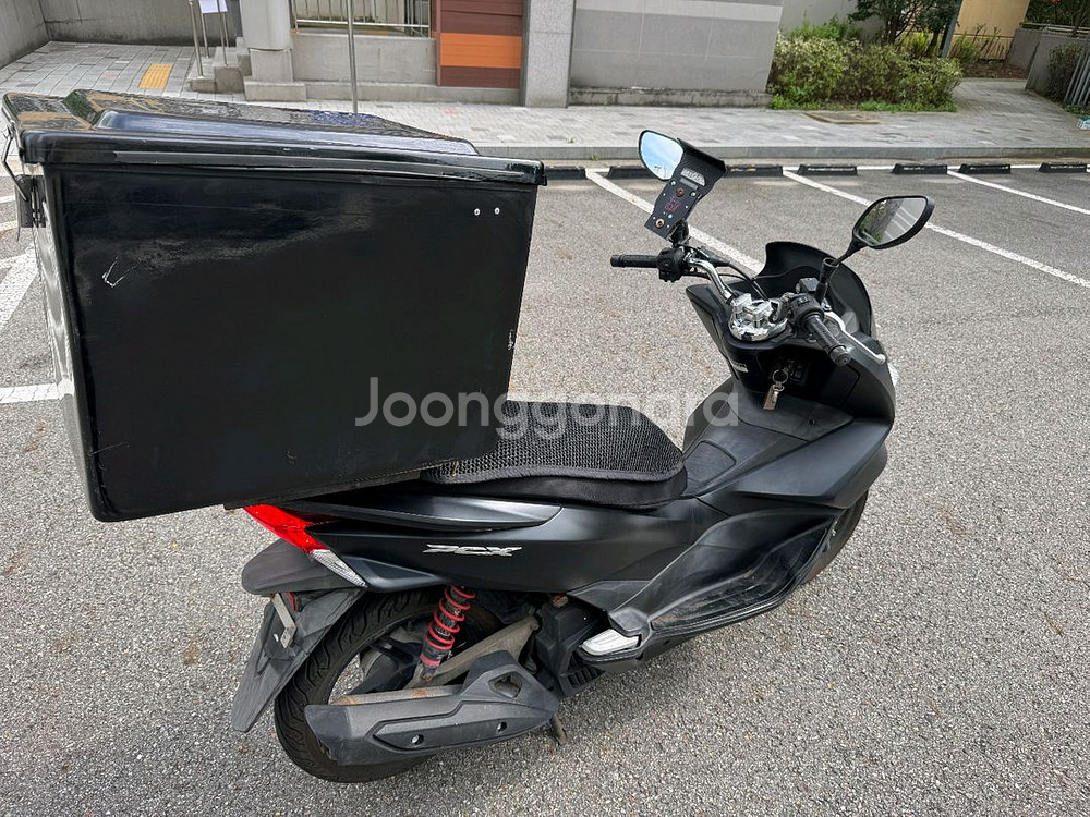 혼다 pcx125 16년 짧은키로수 배달풀셋팅 팝니다--7
