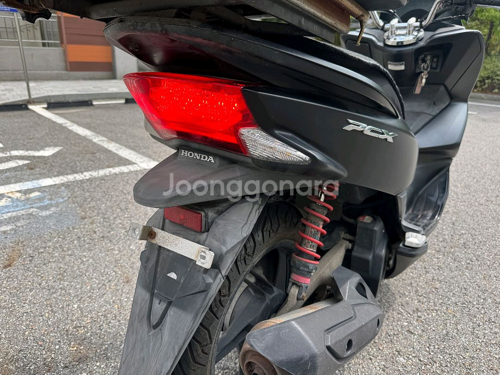 혼다 pcx125 16년 짧은키로수 배달풀셋팅 팝니다--9