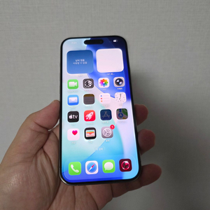 아이폰15프로 네츄럴 티타늄 256기가 SS급 팝니다.