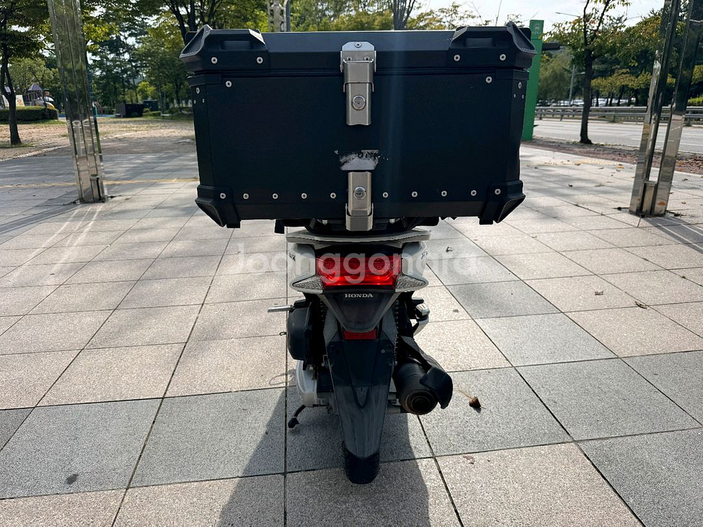 혼다 pcx125 17년 스마트키 화이트컬러 팝니다--5