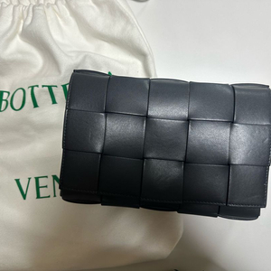 보테가베네타 24ss 카세트백 팔아요
