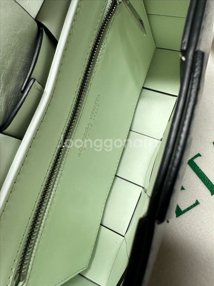 보테가베네타 24ss 카세트백 팔아요--3