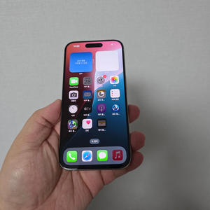 아이폰15프로 네츄럴 티타늄 512기가 A급 팝니다.