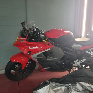 코멧650r 2017년식 상태좋은 낮은키로수 팝니다 이미지