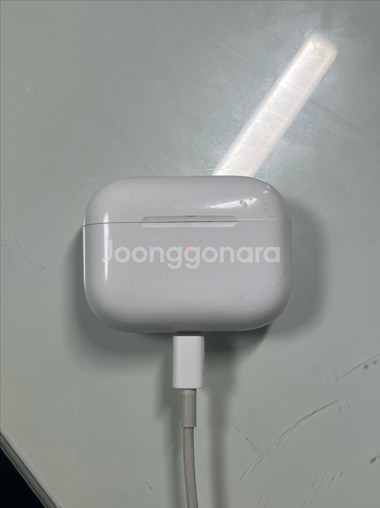 (정상작동)망가진 에어팟프로1 본체 팔아요--0