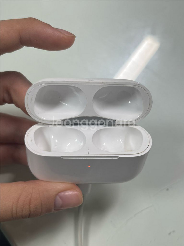 (정상작동)망가진 에어팟프로1 본체 팔아요--1