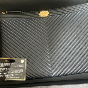 샤넬 보이 쉐브론 클러치