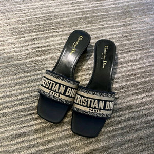 디올 샌들