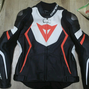 [신형] 다이네즈 아브로4 가죽 자켓 48호 -검흰빨-