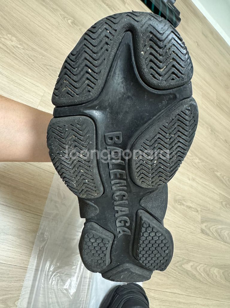 발렌시아가 트리플S 더티블랙 41--3