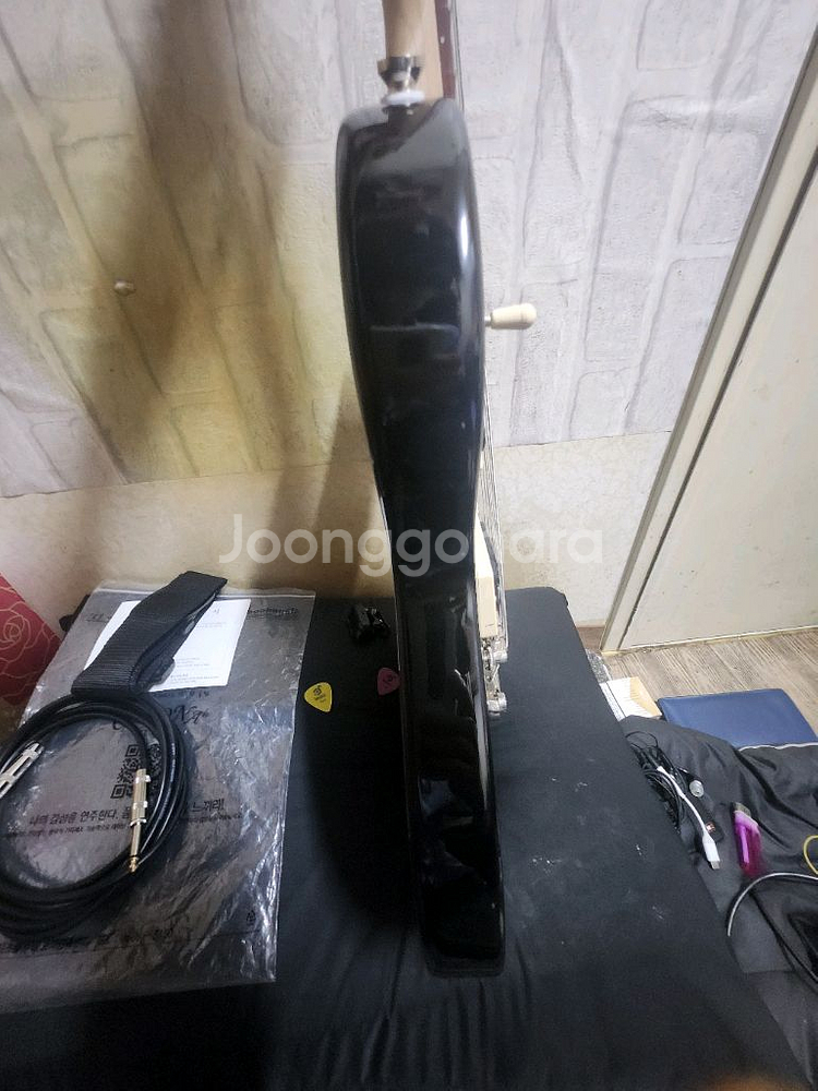 콜트 CR100 입문용 일렉기타 판매합니다--2