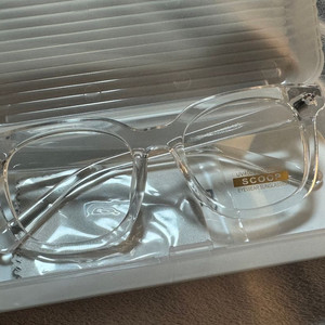 투명 뿔테안경