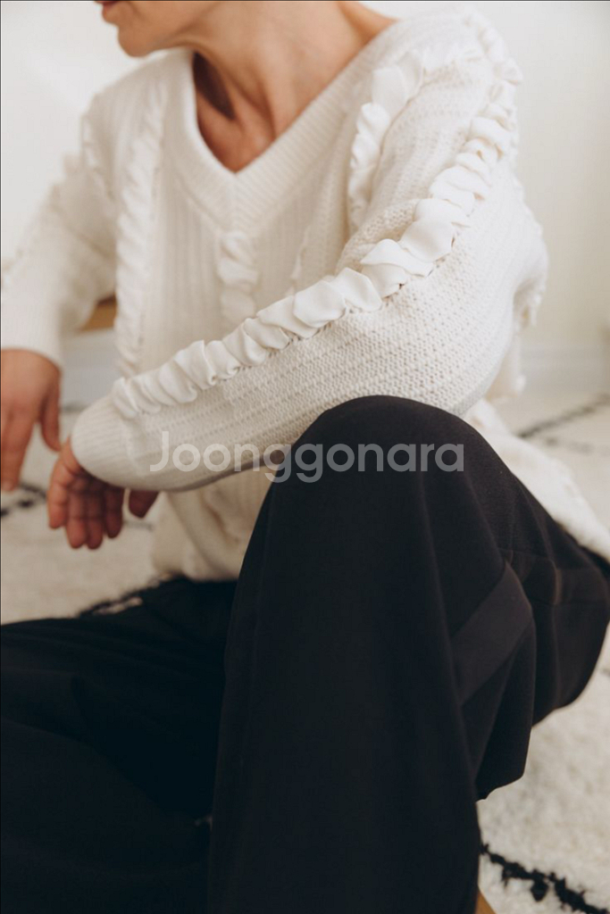 클럽모나코 우븐 디테일 니트 스웨터 브이넥 리본 꽈배기--0