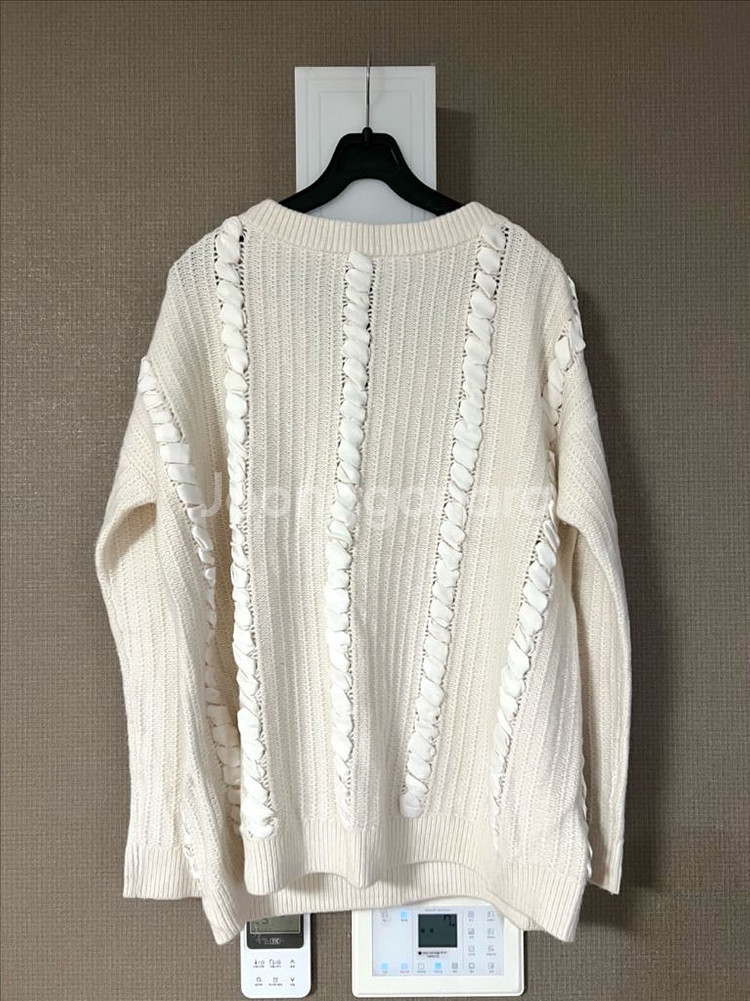 클럽모나코 우븐 디테일 니트 스웨터 브이넥 리본 꽈배기--6