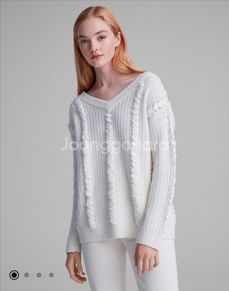 클럽모나코 우븐 디테일 니트 스웨터 브이넥 리본 꽈배기--2