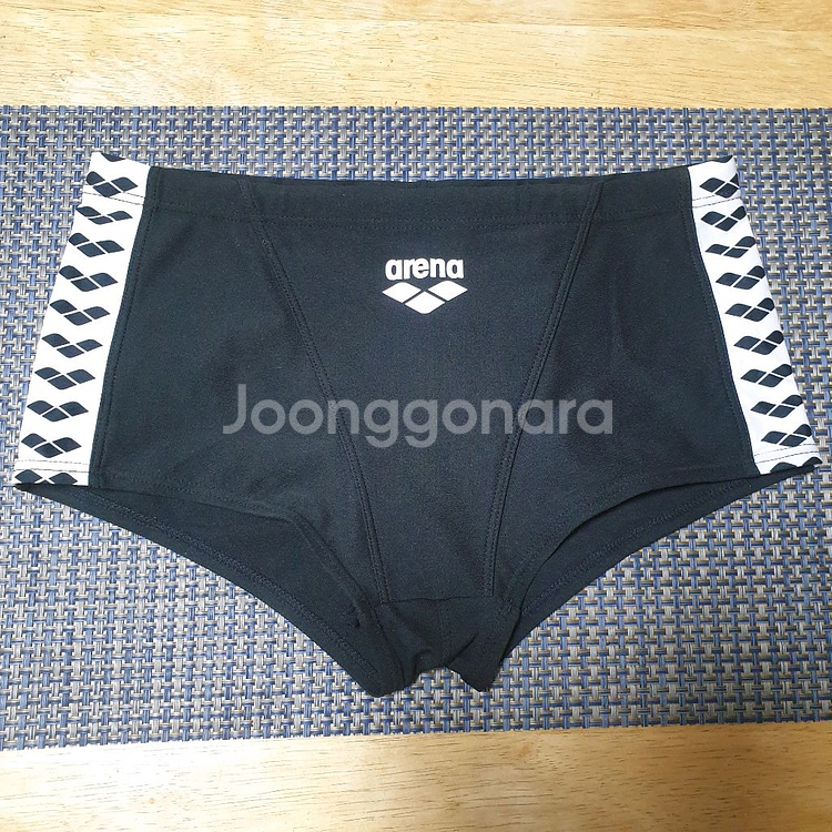 아레나 탄탄이 숏사각 수영복 새상품입니다--0