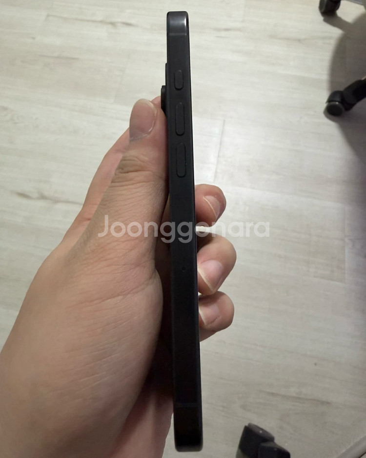 아이폰 16프로 256 블랙 애케플포함 팝니다.--1