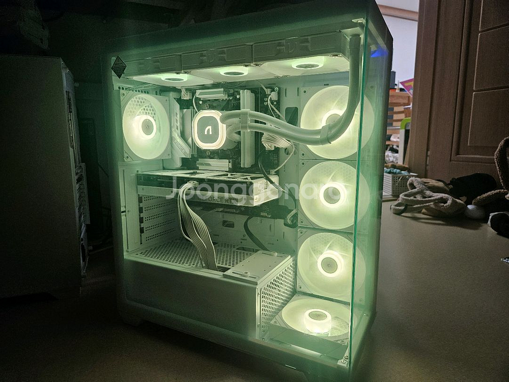 9600x, 5070, B850M, 32g,수냉1tb--1