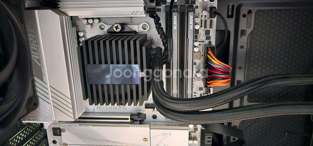 기가바이트 B650M AORUS ELITE AX ICE--2