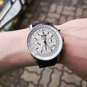 브라이틀링 네비타이머 한정판