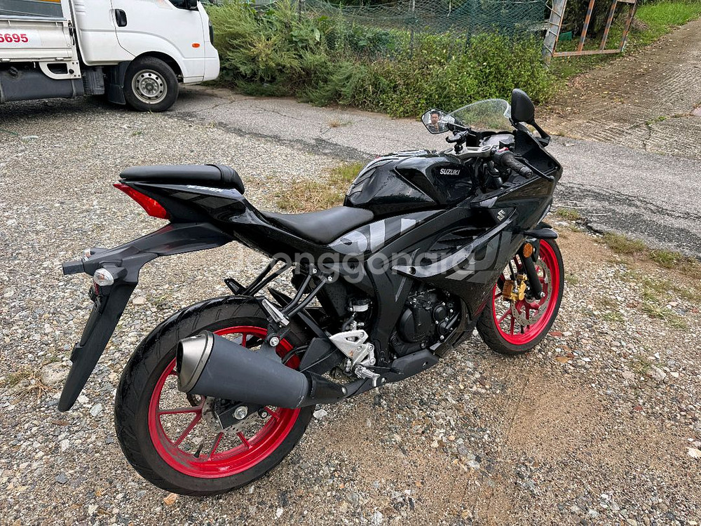스즈키 gsx-r125 23년 신차급 팝니다--4