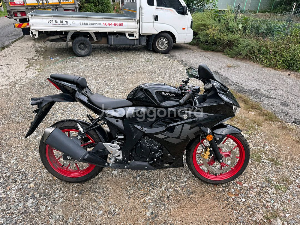 스즈키 gsx-r125 23년 신차급 팝니다--3