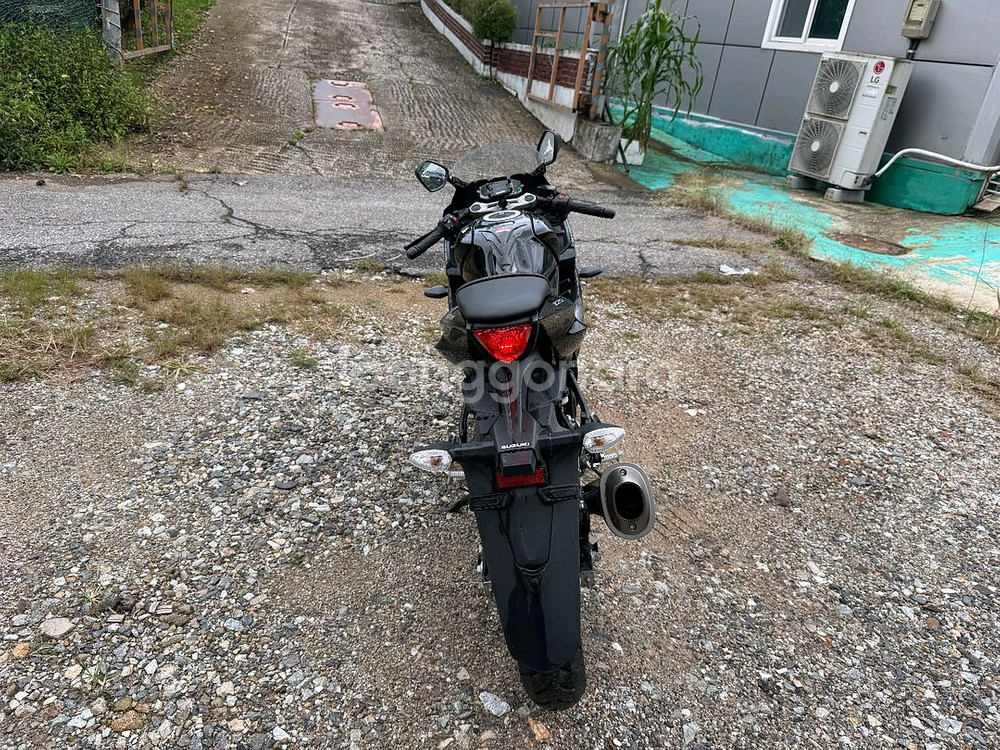 스즈키 gsx-r125 23년 신차급 팝니다--5