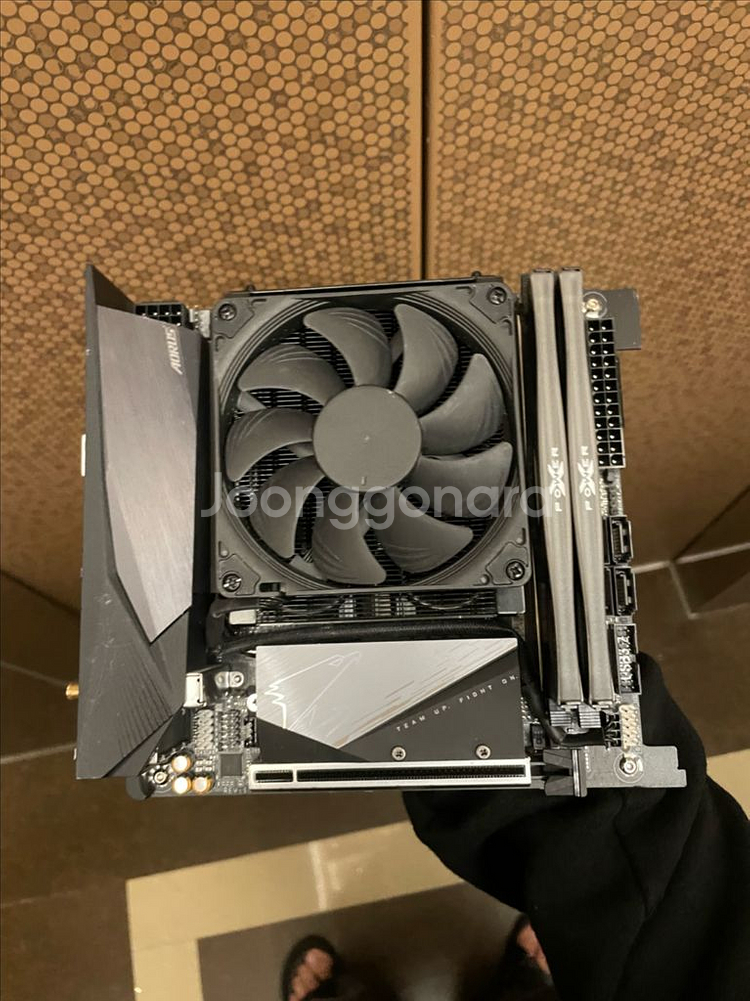 5700x3d b550i 반본체 팝니다 sff--0