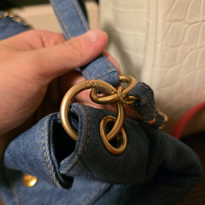 샤넬 데님 호보백 팝니다.