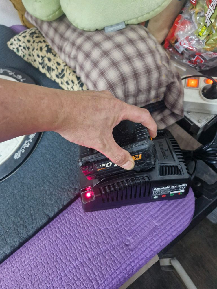 아임삭충전기ALC4640M 창고내사용 거의새거 개당가격 이미지