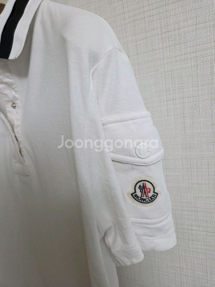 몽클레어 로고 패치 반팔티셔츠--3