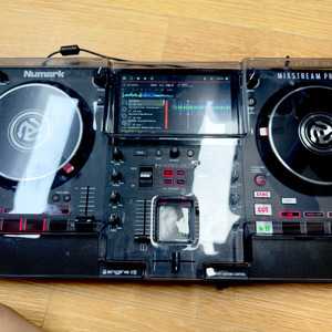 Numark Mixtream Pro+ DJ 컨트롤러임다