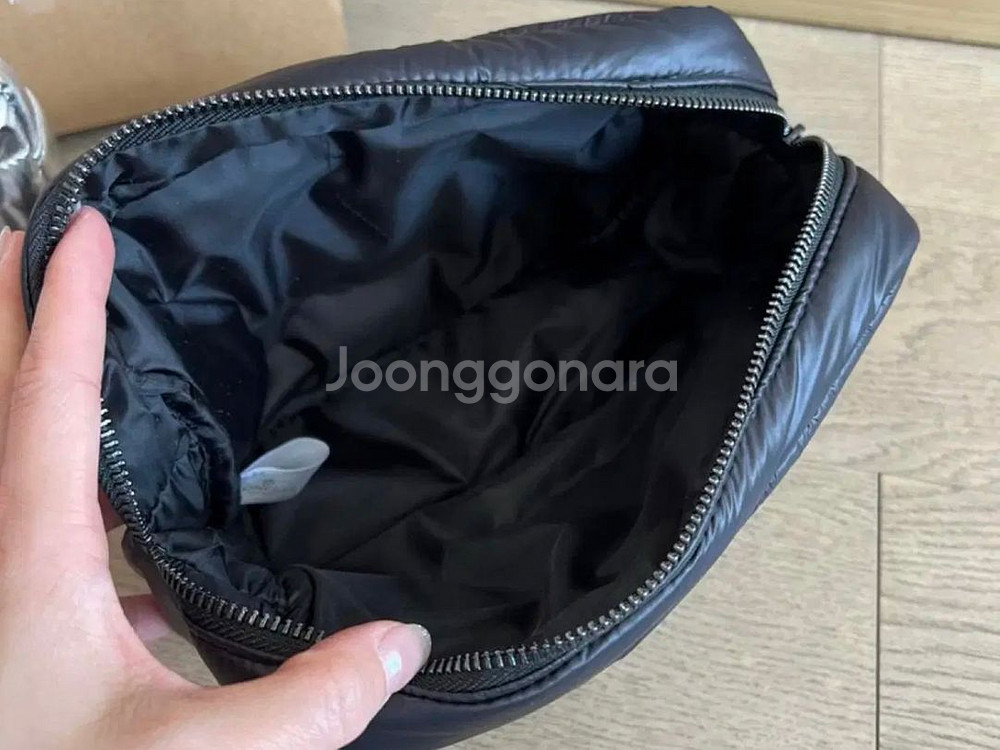 몽클레어 패딩파우치 (새상품)--1