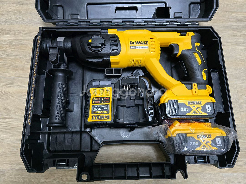 디월트 20V 5.0Ah 충전 로타리 해머드릴 세트--1