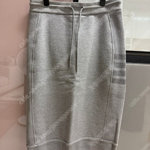 톰브라운thom browne 4BAR 미디 스커트